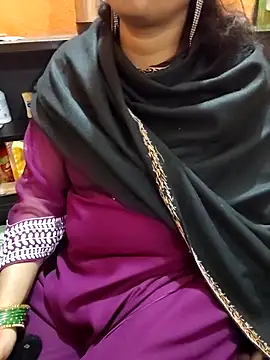 Snapshot of Diya_143 chatting on December 23, 8:23 am Diya 143 online show from December 23, 8:23 am