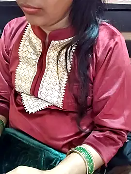 Snapshot of Diya_143 chatting on January 5, 5:27 pm Diya 143 online show from January 5, 5:27 pm