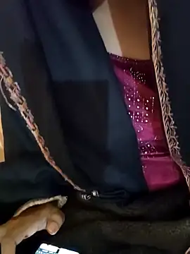 Snapshot of Diya_143 chatting on January 6, 5:33 am Diya 143 online show from January 6, 5:33 am