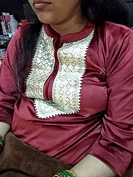 Snapshot of Diya_143 chatting on January 15, 7:39 pm Diya 143 online show from January 15, 7:39 pm