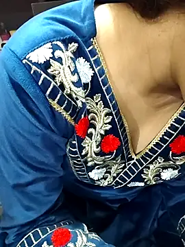 Snapshot of Diya_143 chatting on January 17, 8:23 pm Diya 143 online show from January 17, 8:23 pm