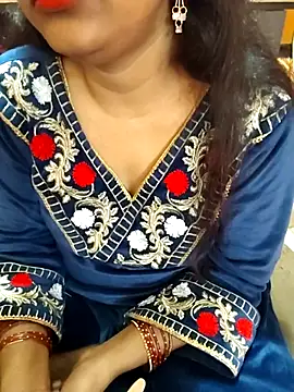 Snapshot of Diya_143 chatting on February 4, 7:47 am Diya 143 online show from February 4, 7:47 am