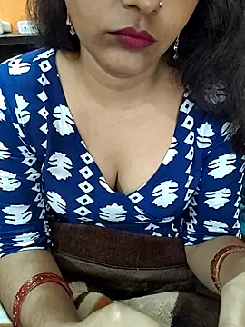 Snapshot of Diya_143 chatting on February 5, 8:08 am Diya 143 online show from February 5, 8:08 am