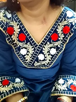 Snapshot of Diya_143 chatting on February 14, 7:10 pm Diya 143 online show from February 14, 7:10 pm