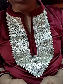 Snapshot of Diya_143 chatting on February 15, 7:54 pm Diya 143 online show from February 15, 7:54 pm