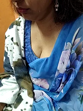 Snapshot of Diya_143 chatting on February 17, 8:44 am Diya 143 online show from February 17, 8:44 am