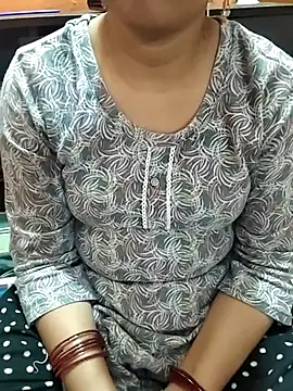 Snapshot of Diya_143 chatting on February 19, 7:48 am Diya 143 online show from February 19, 7:48 am