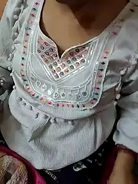 Snapshot of Diya_143 chatting on February 20, 6:26 am Diya 143 online show from February 20, 6:26 am