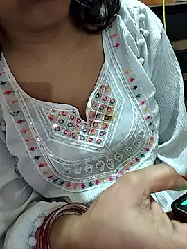 Snapshot of Diya_143 chatting on February 20, 6:30 pm Diya 143 online show from February 20, 6:30 pm