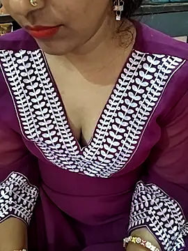 Snapshot of Diya_143 chatting on February 24, 8:23 am Diya 143 online show from February 24, 8:23 am