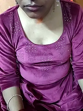 Snapshot of Diya_143 chatting on February 26, 5:50 am Diya 143 online show from February 26, 5:50 am