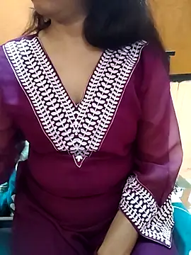 Snapshot of Diya_143 chatting on February 28, 7:20 am Diya 143 online show from February 28, 7:20 am