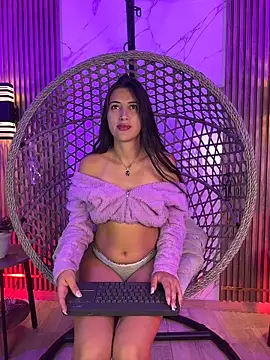 brenda moris01 online show from March 18, 10:35 pm