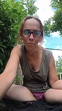 Snapshot of Dettybitch40 chatting on July 9, 1:04 pm Dettybitch40 online show from July 9, 1:04 pm
