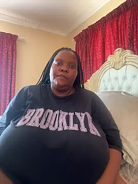 Snapshot of Michyboldy chatting on December 17, 10:55 am Michyboldy online show from December 17, 10:55 am