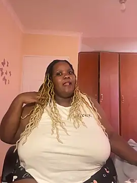 Snapshot of Michyboldy chatting on February 4, 8:46 am Michyboldy online show from February 4, 8:46 am