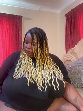 Snapshot of Michyboldy chatting on February 21, 7:56 am Michyboldy online show from February 21, 7:56 am