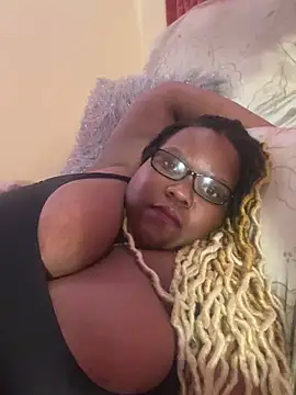 Snapshot of Michyboldy chatting on March 3, 5:09 am Michyboldy online show from March 3, 5:09 am