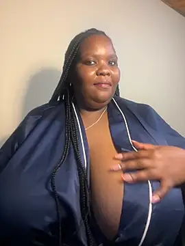 Snapshot of Michyboldy chatting on October 28, 11:29 pm Michyboldy online show from October 28, 11:29 pm