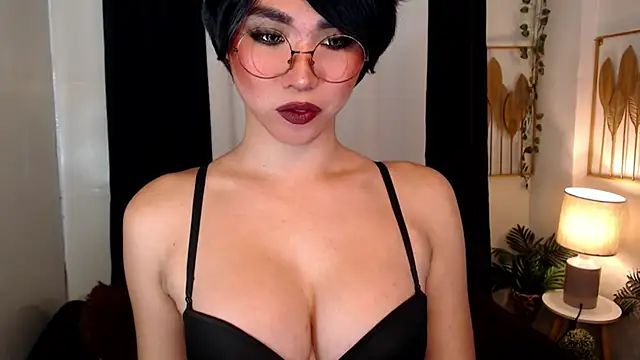 Snapshot of sahara_ts chatting on December 11, 3:35 am sahara ts online show from December 11, 3:35 am