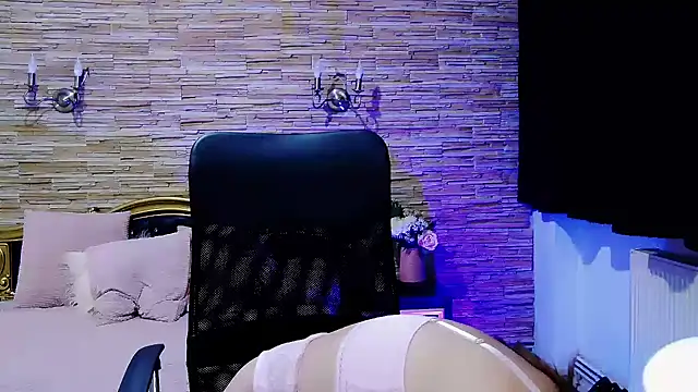 Snapshot of PlayfulElla chatting on January 28, 9:41 am PlayfulElla online show from January 28, 9:41 am