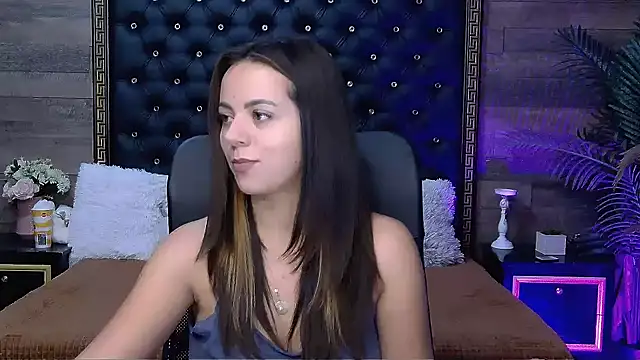 Snapshot of PlayfulElla chatting on October 21, 5:08 am PlayfulElla online show from October 21, 5:08 am