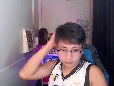 Snapshot of khael_moreno chatting on November 22, 10:42 pm khael moreno online show from November 22, 10:42 pm