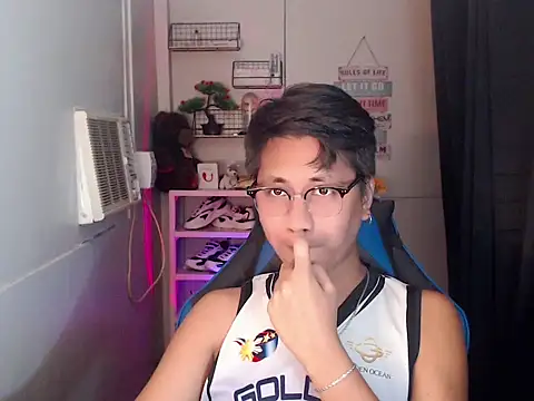 Snapshot of khael_moreno chatting on December 2, 4:07 am khael moreno online show from December 2, 4:07 am