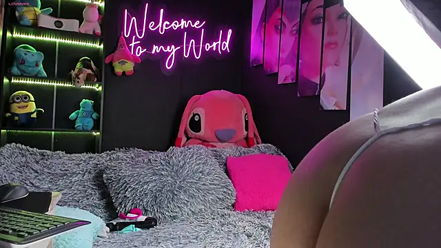 Snapshot of Emilyjhonson_01 chatting on January 31, 2:28 pm Emilyjhonson 01 online show from January 31, 2:28 pm