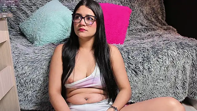 Snapshot of Emilyjhonson_01 chatting on February 19, 1:39 pm Emilyjhonson 01 online show from February 19, 1:39 pm