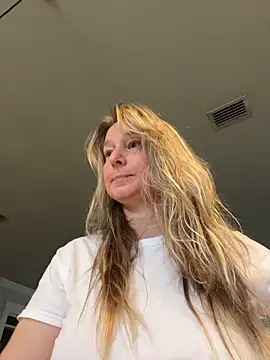 Vivian MayXxX online show from March 27, 5:01 pm