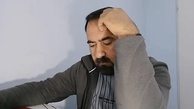 Snapshot of ZYXEL353 chatting on October 18, 12:24 am ZYXEL353 online show from October 18, 12:24 am