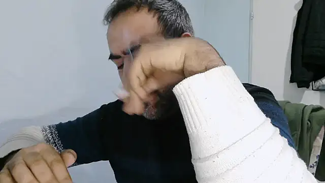 Snapshot of ZYXEL353 chatting on February 2, 8:18 pm ZYXEL353 online show from February 2, 8:18 pm