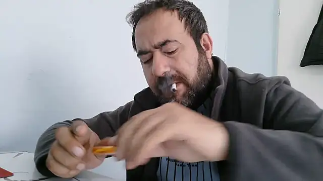 Snapshot of ZYXEL353 chatting on February 28, 11:55 am ZYXEL353 online show from February 28, 11:55 am