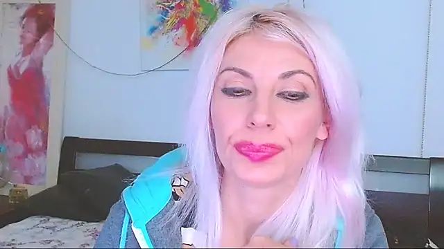 HoneyLara online show from February 18, 4:15 am