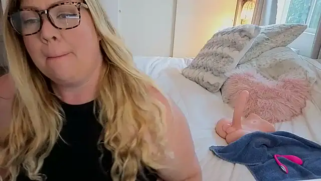 Snapshot of JESS_LOVES chatting on November 10, 7:02 pm JESS LOVES online show from November 10, 7:02 pm