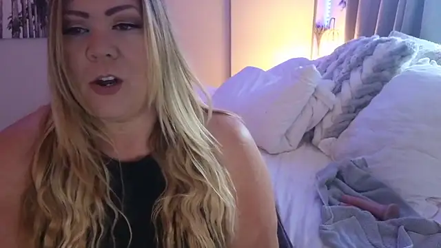 JESS LOVES online show from April 11, 4:11 pm