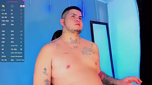 Snapshot of Thomas_chubbyxhot chatting on December 29, 8:04 pm Thomas chubbyxhot online show from December 29, 8:04 pm