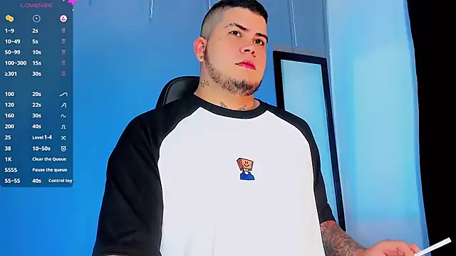 Snapshot of Thomas_chubbyxhot chatting on January 4, 7:03 am Thomas chubbyxhot online show from January 4, 7:03 am