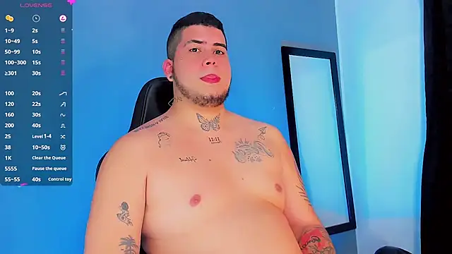 Snapshot of Thomas_chubbyxhot chatting on January 8, 8:27 am Thomas chubbyxhot online show from January 8, 8:27 am