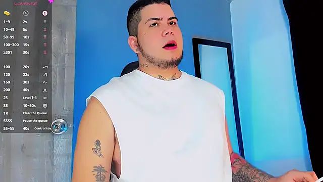 Snapshot of Thomas_chubbyxhot chatting on January 11, 1:06 am Thomas chubbyxhot online show from January 11, 1:06 am