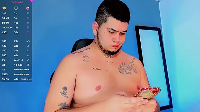 Snapshot of Thomas_chubbyxhot chatting on January 12, 7:53 pm Thomas chubbyxhot online show from January 12, 7:53 pm