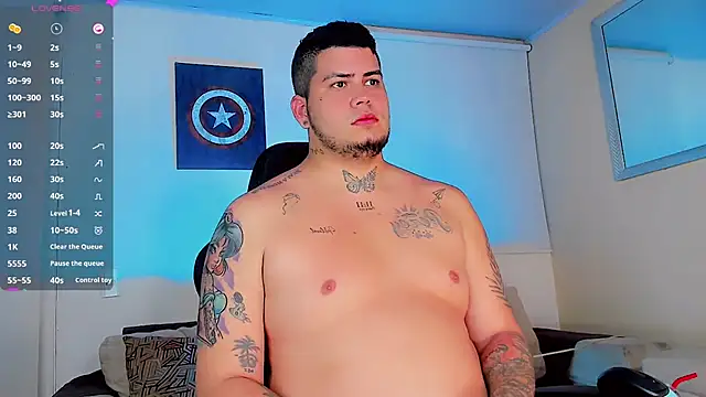 Snapshot of Thomas_chubbyxhot chatting on February 4, 7:51 am Thomas chubbyxhot online show from February 4, 7:51 am