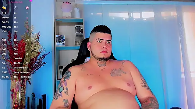 Snapshot of Thomas_chubbyxhot chatting on February 8, 6:01 pm Thomas chubbyxhot online show from February 8, 6:01 pm