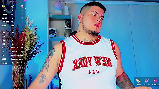 Snapshot of Thomas_chubbyxhot chatting on February 13, 5:48 am Thomas chubbyxhot online show from February 13, 5:48 am