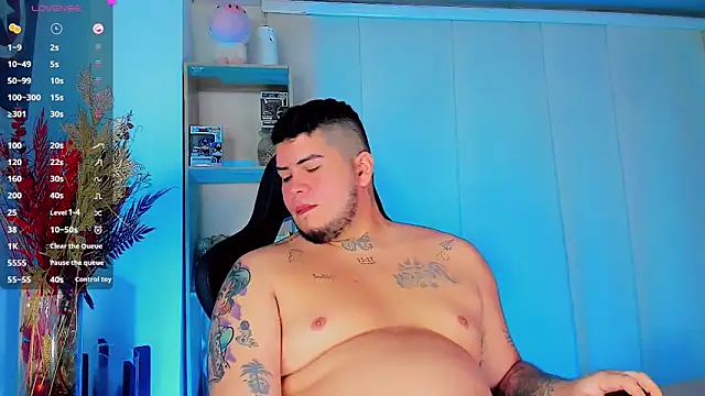 Snapshot of Thomas_chubbyxhot chatting on February 13, 8:48 am Thomas chubbyxhot online show from February 13, 8:48 am