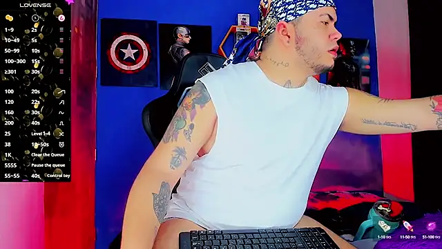 Snapshot of Thomas_chubbyxhot chatting on October 12, 6:12 am Thomas chubbyxhot online show from October 12, 6:12 am