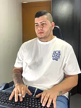 Snapshot of Thomas_chubbyxhot chatting on November 7, 1:27 am Thomas chubbyxhot online show from November 7, 1:27 am