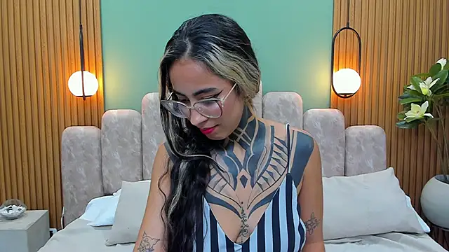 NicoleBlum online show from February 21, 5:31 pm