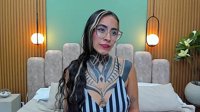NicoleBlum online show from February 21, 11:43 pm